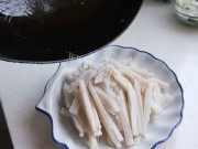 自制葱油莲条做法图解5)