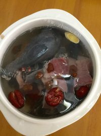 鲜美可口的滋补乌鸡汤做法图解6)