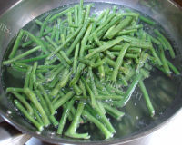 美味的干煸豇豆角做法图解5)