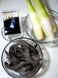 家常：茭白虾仁做法图解1)