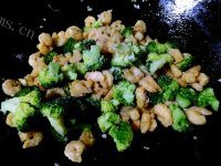 美味翠秀金虾做法图解9)