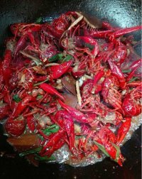 美味的麻辣小龙虾做法图解9)