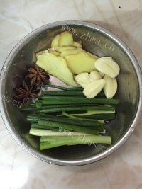 可口的红烧肉做法图解3)