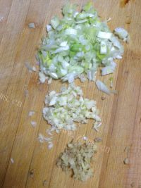 色香味俱全的炸酱面做法图解3)