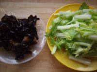 营养芹香黑木耳做法图解2)