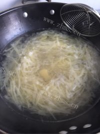 五味俱全的凉拌土豆丝做法图解4)