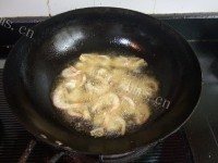 家常三丝炒白虾做法图解6)