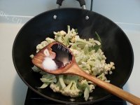 家常菜素炒菜花做法图解3)