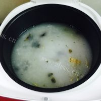 美味的皮蛋粥做法图解12)