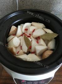 营养的玉米鲍菇排骨汤做法图解5)