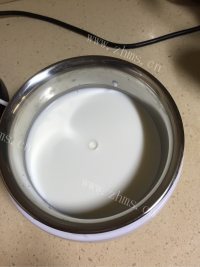 香甜可口的自制酸奶做法图解2)