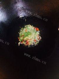 家常菜荷兰豆炒腊肉做法图解2)