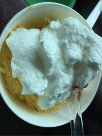 热腾腾的杯子蛋糕做法图解6)