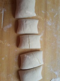 美味的韭菜鸡蛋馅饼做法图解8)