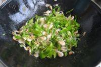 家常菜青椒炒河虾