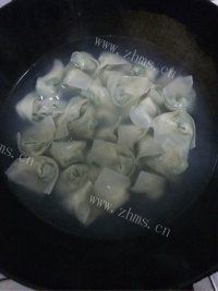 美味的猪肉韭菜馄饨做法图解6)