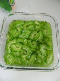美味的芬达浸苦瓜做法图解6)