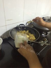 家常菜炒土豆做法图解5)