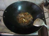 美味的葱烧排骨做法图解8)