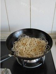 家常豆角焖面做法图解4)