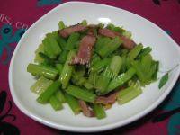 色味俱佳的腊肉炒芹菜