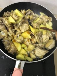 开胃的土豆烧鸡块做法图解8)