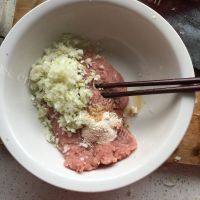 美味的豆皮肉卷做法图解2)