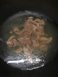 混搭的荷兰豆苗肉片汤做法图解3)