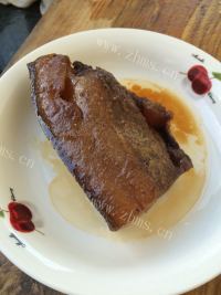 家常菜腊肉炒芹菜做法图解1)