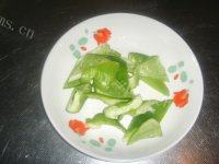 家常菜青椒炒菜花做法图解2)