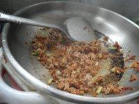 家常菜肉末炖豆腐做法图解7)