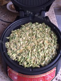 自制槐花蛋饼做法图解5)