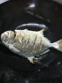 记忆中的萝卜煮白鲳鱼做法图解4)