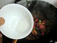 美味香菇焖鸡翅做法图解14)