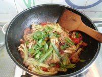 家常菜花菜炒肉片做法图解11)