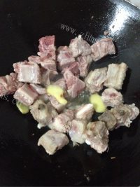 浓香海带焖排骨做法图解5)