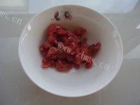 易做的蒜薹炒肉做法图解3)
