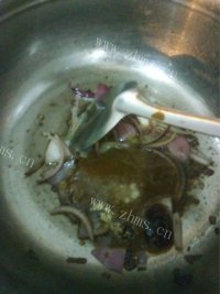 美味的黑椒牛柳炒意面做法图解10)