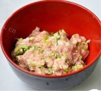 家常菜尖椒酿肉做法图解2)