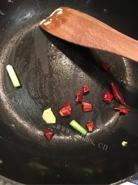 胡萝卜炒鸡蛋做法图解8)