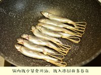 美味的香煎多春鱼做法图解3)