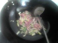 超级简单的芹菜炒肉做法图解8)