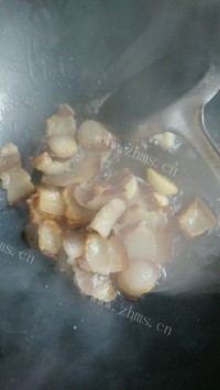家常菜芹菜炒腊肉做法图解3)