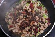 家常菜雪里蕻炒黄豆做法图解12)