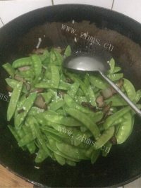 家常菜腊肉荷兰豆做法图解5)