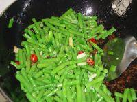 易做的豆角炒肉做法图解9)