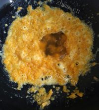 美味的蟹黄豆腐做法图解4)