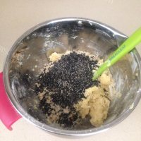 香气浓郁的花生芝麻酥饼做法图解5)