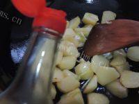绿色食物红烧土豆做法图解7)