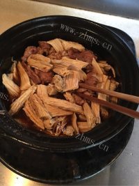 营养砂锅猪肉煲做法图解7)